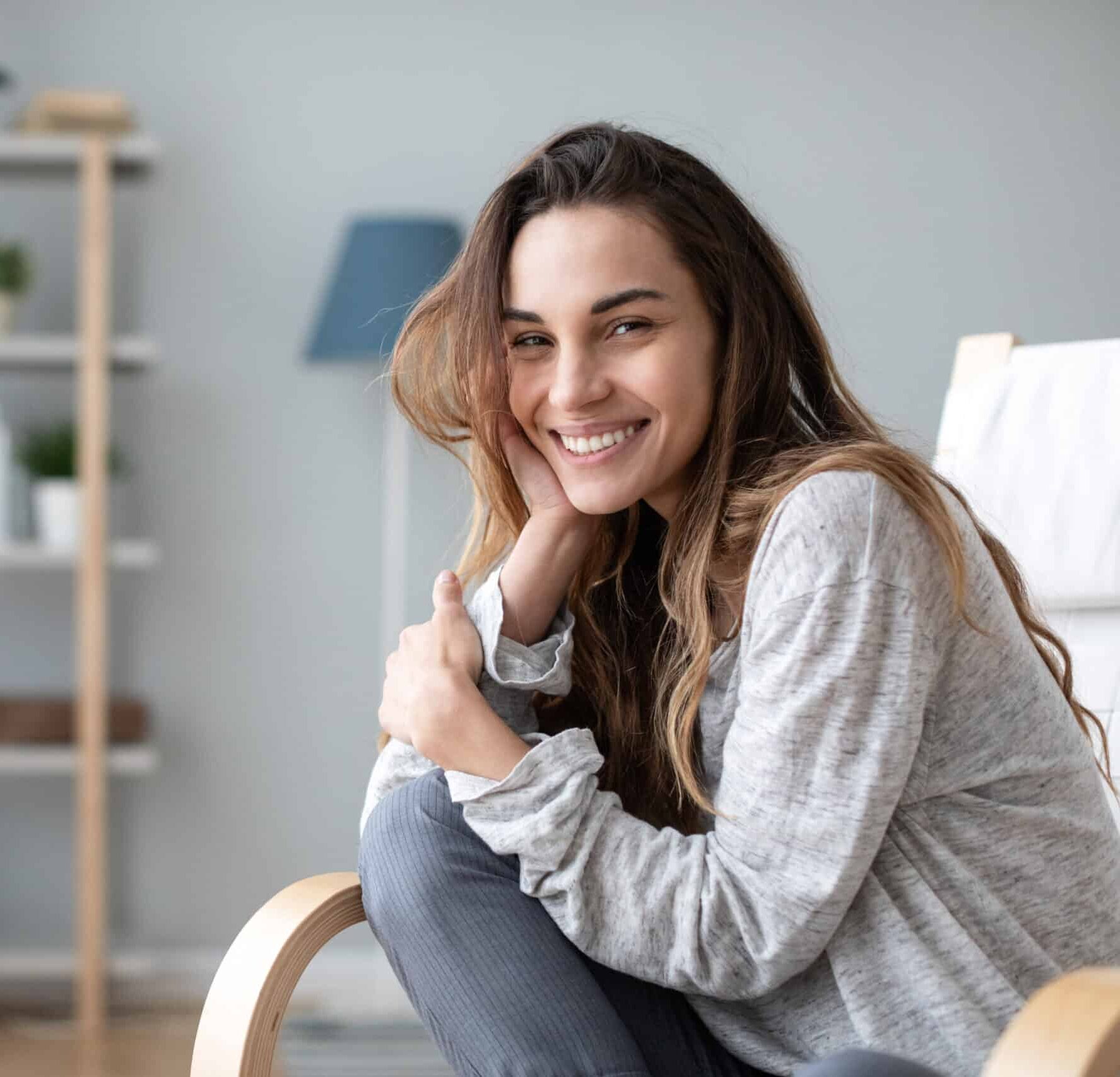 Beautiful,Smiling,Woman,Indoors.,Lifestyle,Female,Portrait,At,Home.